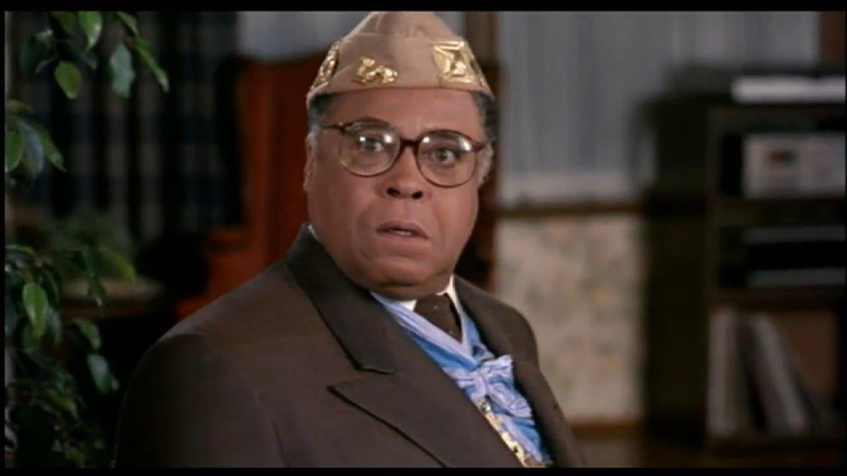ChuckHolliday's tweet photo. @cre8tivegent Loafs with white socks? Like as in ppl are wearing this? With a straight face? Oy vey. https://t.co/pHEcKfgxny