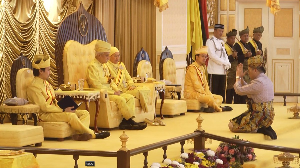beritartm's tweet photo. Yang Dipertuan Besar Negeri Sembilan Tuanku Muhriz Tuanku Munawir hari ini berkenan menzahirkan Muhammad Faris Johari sebagai Undang Luak Sungei Ujong ke-11 di Istana Besar Seri Menanti.

Wartawan: Ratena Sari Idris 

'Yang sahih di RTM'
#RTM #BeritaRTM #MalaysiaMadani #TaatSetia https://t.co/4i1cLN9xKG