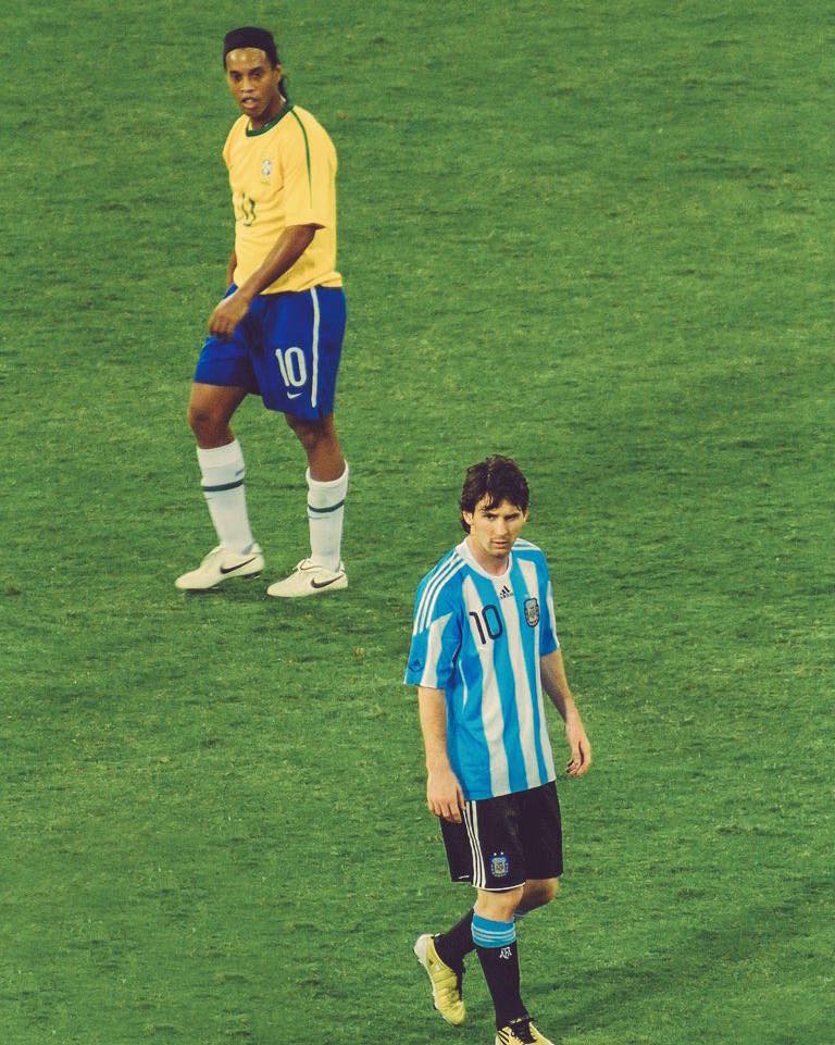 VibesFoot's tweet photo. le football, LE VRAI, en une photo. https://t.co/Nhl7m5OY3K