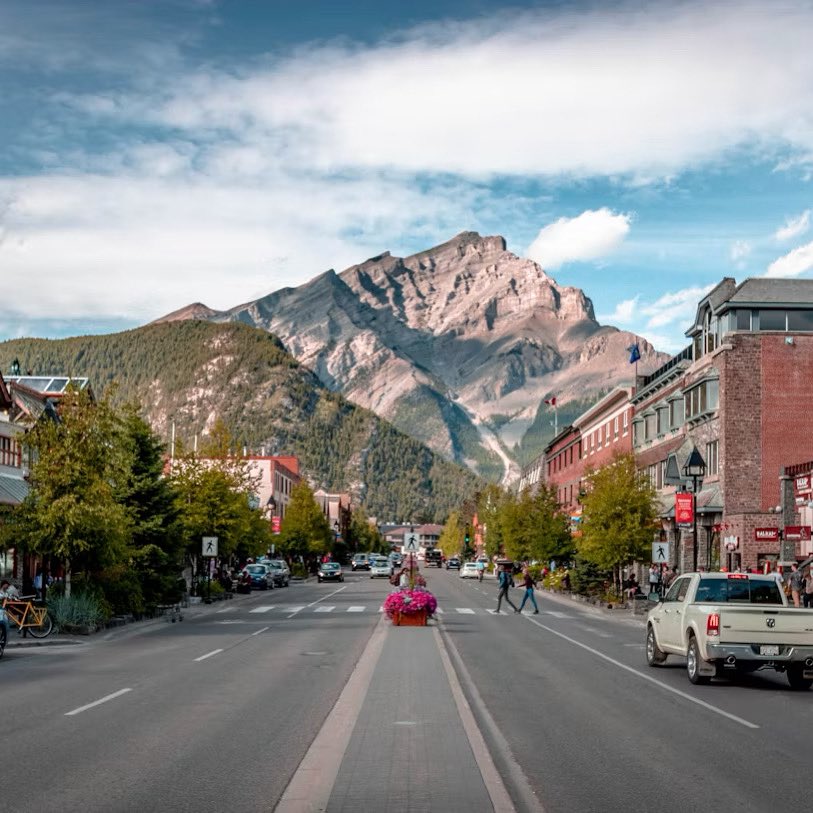 TheHearingLoss's tweet photo. Long Weekend Road Trips Start Here
Before you head out:
🚘 Give your vehicle a quick safety check (tires, fluids, lights, and windshield).
💧 Bring water and healthy snacks to stay hydrated and alert.
✅ Buckle up, every passenger, every trip.
🚦 Obey the speed limit https://t.co/opE0GT0Fqd