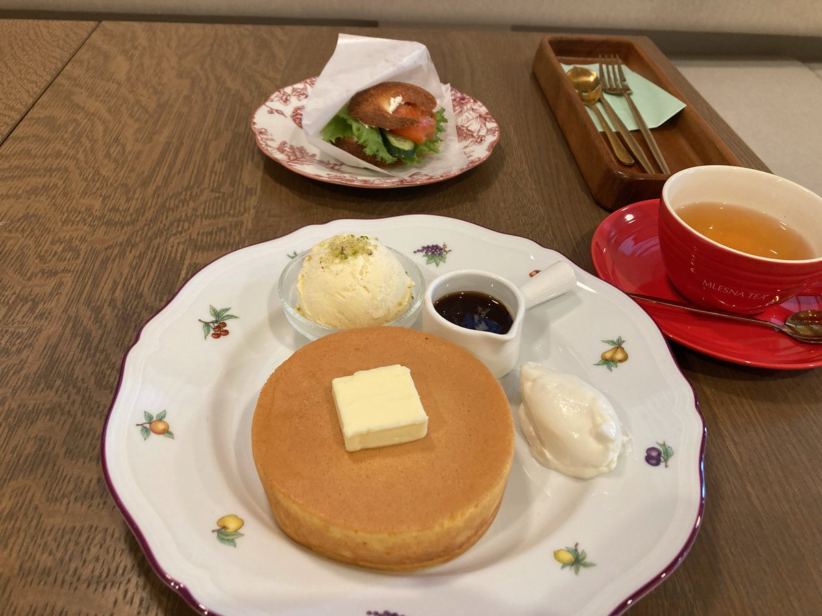 ekr_1215's tweet photo. 今日は休み🌙*ﾟ

久々にしまむらで服買って

大好きな紅茶屋さんでお昼🍴✨

パンケーキ食べれて満足𓌉🥞𓇋 
→お気に入りのサーモンサンドが
単品でミニサイズあったから頼んだよね
ﾃﾍ(ﾉ≧ڡ≦)☆

最高の休日だた(⸝⸝◜ᵕ◝⸝⸝) https://t.co/J25S1txs6s