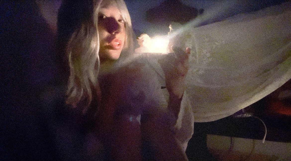 gingembri's tweet photo. Quiero ser bautizada en el bosque, sentir como mi ropa se transparenta y ser bañada en rosas https://t.co/CSfYf4i4kA