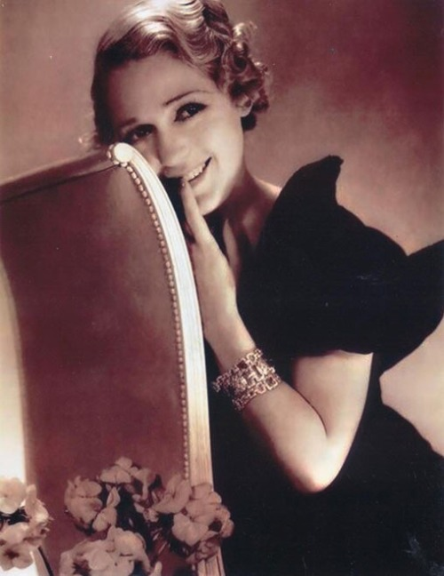 Suzanne08253534's tweet photo. Mary Pickford https://t.co/BUrNEh3Fjr
