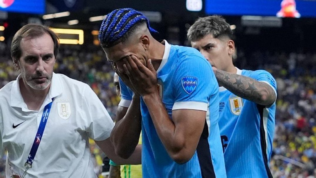 Rayanwaves's tweet photo. Dyed his hair for the World Cup and didn’t get a single minute 😭 https://t.co/TwIuJDJAr2