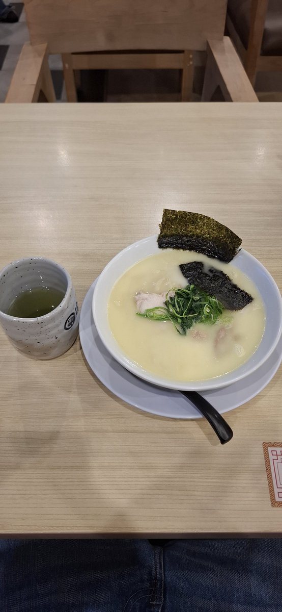 corphottake's tweet photo. Makan siang dulu, guys. Coba spill ramen favorit kalian! https://t.co/GsvsXVcfjr