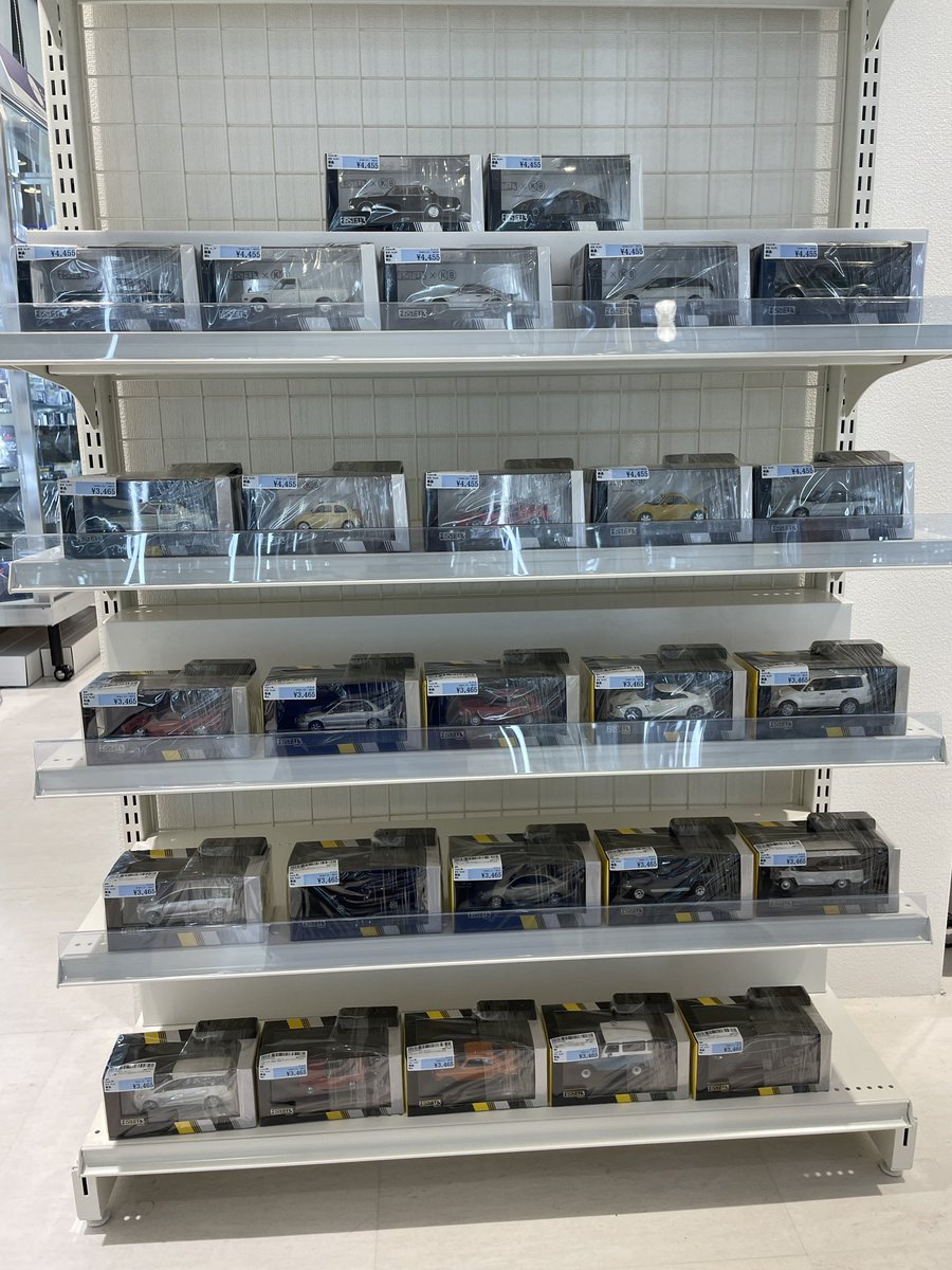 surugaya_bldg's tweet photo. 当店2Fミニカーコーナーに
#FIRST43 と #KB_model が参戦です!
KBモデルは #国際貿易 が限定企画&オーダー!!!ixoやBMクリエイションズと共に展開するコラボモデルです!!
#駿河屋 #ミニカー https://t.co/Ag7LOSe2kY