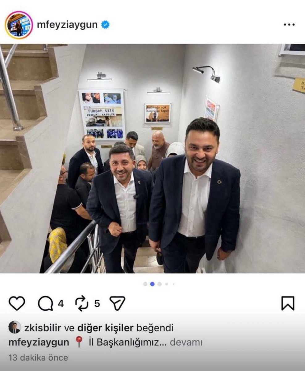 sokakkedisitv's tweet photo. 🟠 AK Parti’ye geçen Nevşehir Belediye Başkanı Rasim Arı, AK Parti il binasında el işareti yaptı.

• Fotoğrafı paylaşan AK Parti Nevşehir İl Başkanı Feyzi Aygün, kısa bir süre sonra paylaşımını kaldırdı. https://t.co/YBUk1Xqqmm