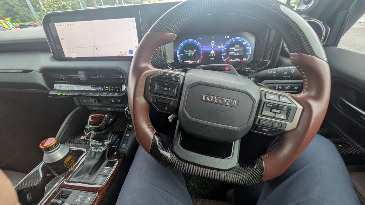 ppapmmjk's tweet photo. 車を預けたら代車がコレ↓でした🫪

四方八方から視線を感じます🫪 https://t.co/W8GFt8gRce