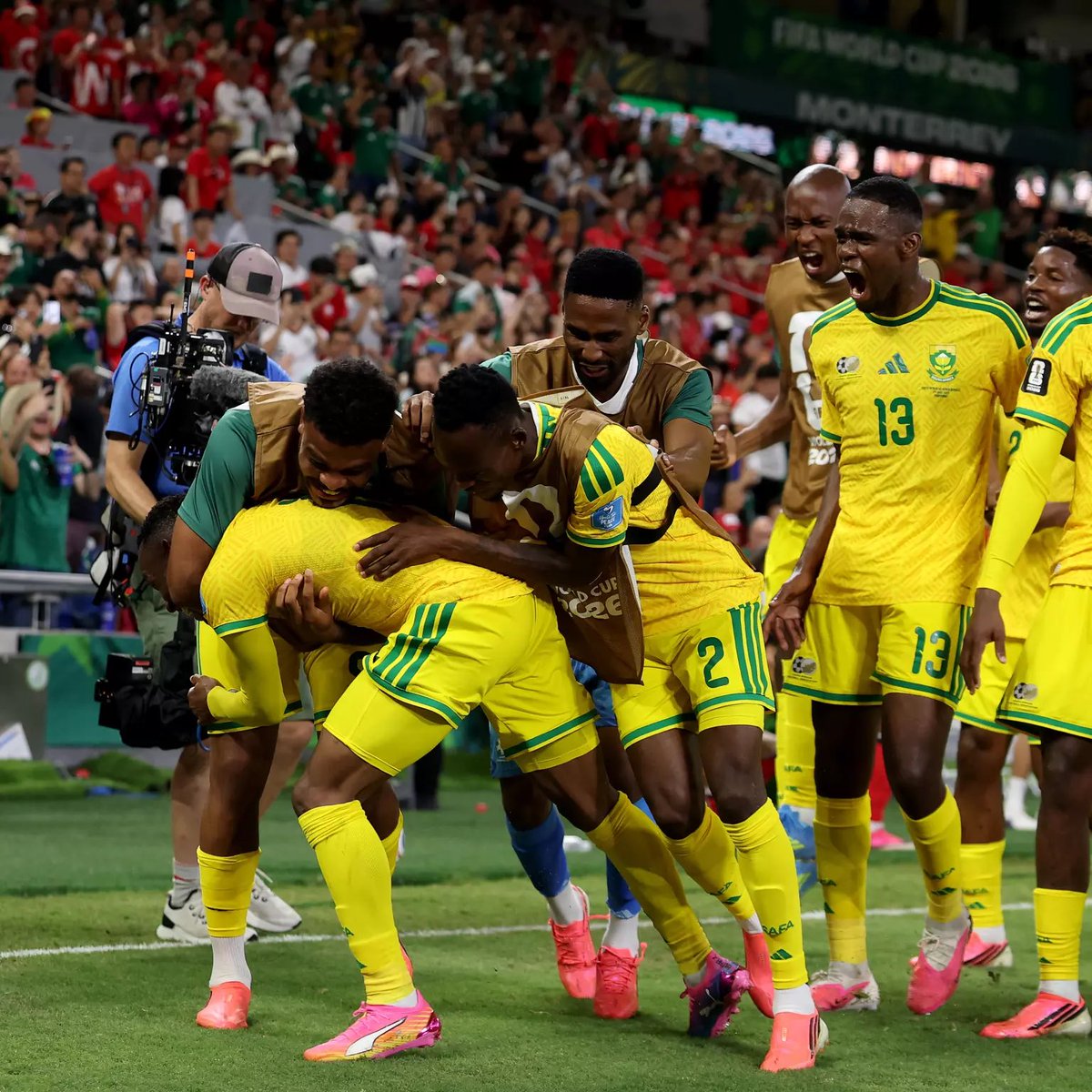 FootyNamibia's tweet photo. 🌍 7 OUT OF 10 AFRICAN TEAMS REACHED THE FIFA WORLD CUP ROUND OF 32 SO FAR! 👏🏾

✅ South Africa 🇿🇦
✅ Senegal 🇸🇳
✅ Morocco 🇲🇦
✅ Côte d’Ivoire 🇨🇮
✅ Cape Verde 🇨🇻
✅ Egypt 🇪🇬
✅ Ghana 🇬🇭

⏳ Algeria 🇩🇿 (1 group match remaining)
⏳ DR Congo 🇨🇩 (1 group match remaining)
❌ Tunisia 🇹🇳 (eliminated)

photos: contributed