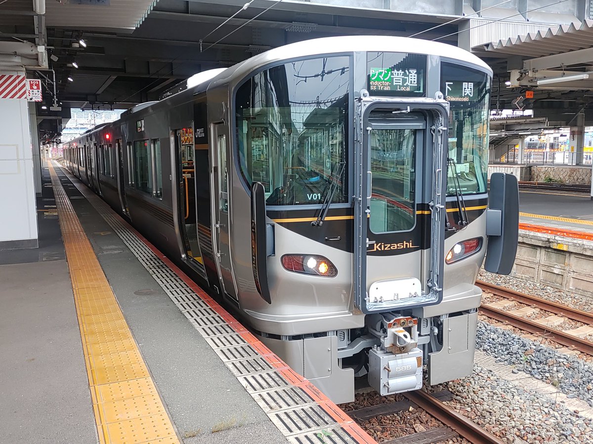 citynetwork227's tweet photo. Kizashi初乗車！

車内はパッと見Uraraと変わらんけど、放送のピンポン音がメチャ小さかったり広告が山口仕様だったりと細かい部分はやはり違うね https://t.co/ELW6b46ZYr