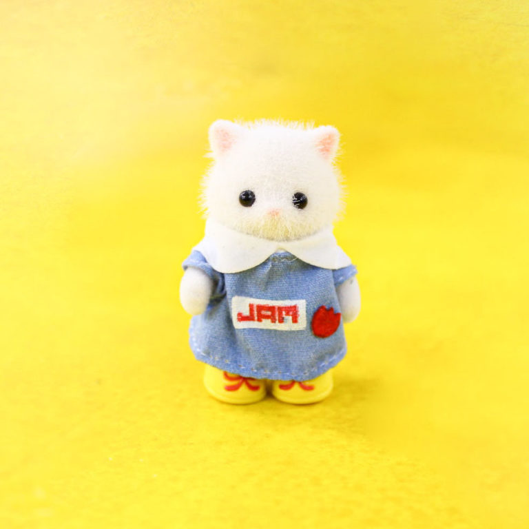 surimaccaplus's tweet photo. 【ラボ】お人形にオリジナルの服を着せる！

最近は人形やぬいぐるみの服を手作りする方も増えていますよね🐰🐈
そこで今回は、小さなサイズの服にシルクスクリーン印刷ができるのか実験してみました〇

https://t.co/sHbIlQkE7h https://t.co/RuPg4ERfNK
