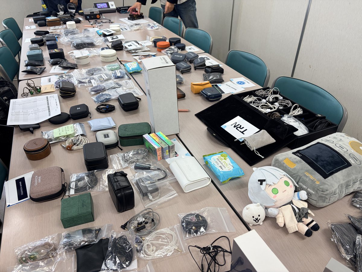 JAXX0053's tweet photo. すのーさんオフ会！
試聴機が多過ぎるww🤣 https://t.co/FUmx3vgLsP