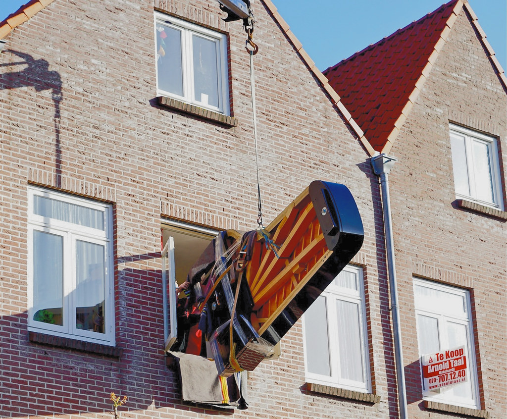 Wijnantsfo53817's tweet photo. Man koopt vleugel ,buurman gaat verhuizen
#vleugel
#transport
#verhuizen
#denhaag
#archief https://t.co/HqKNzVfGmU