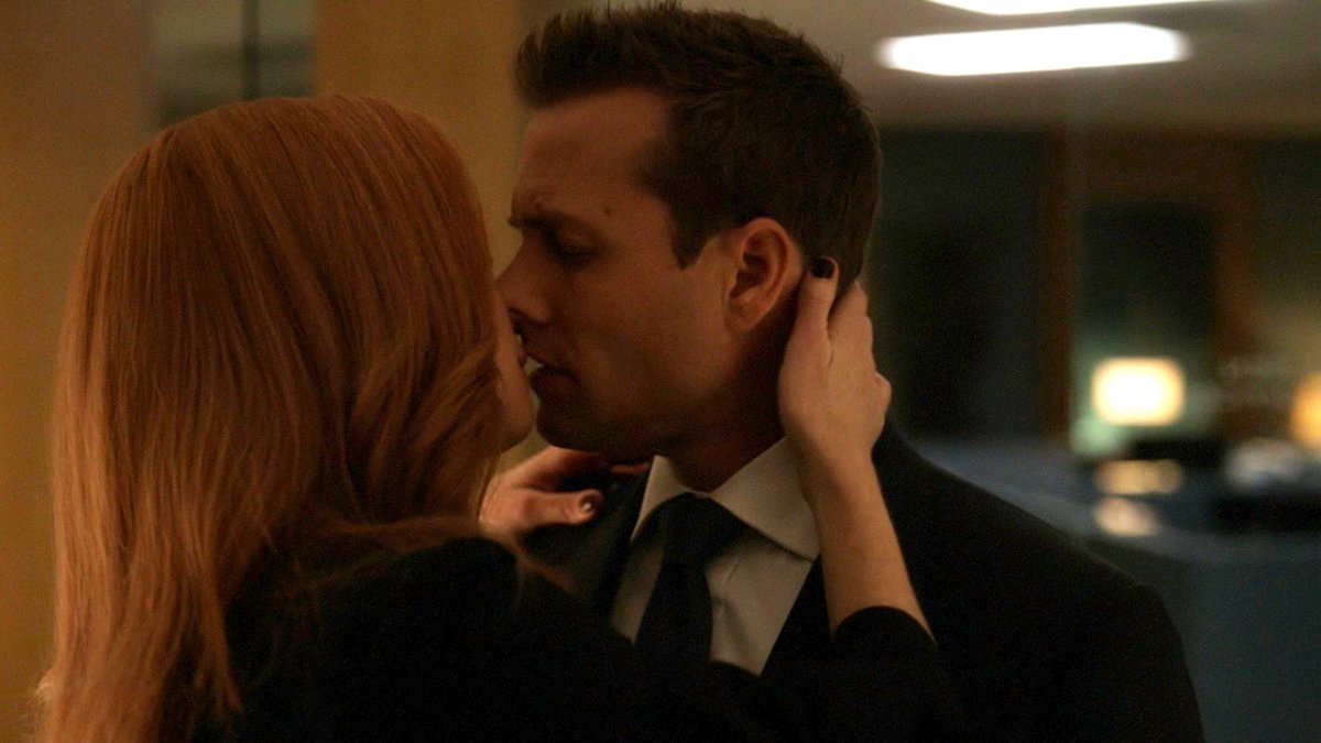 thedarvey's tweet photo. very normal behavior between two coworkers who are definitely NOT in love https://t.co/7bkZYLFENd