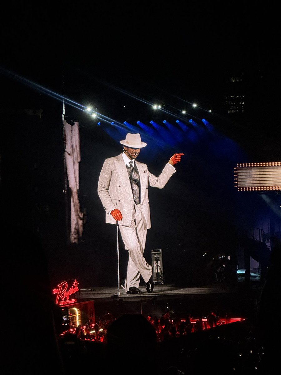 thereneegade's tweet photo. In all seriousness, @chrisbrown &amp; @Usher really did that! One of the best concerts I’ve everrr been to!  #TheRnBTour https://t.co/4E7XofD8s2