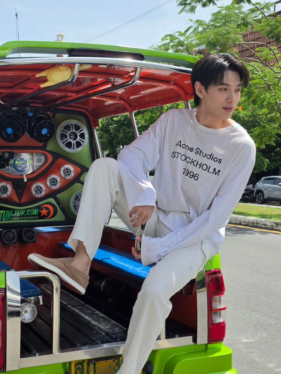 DAOUOFFICIALFC's tweet photo. 27062026 || IG Update : oueiija 🦖

ออเจ้าอยู่ที่ไหน😗 

@.christianlouboutin
#christianlouboutin

(1/2)

#ต้าห์อู๋ #DAOU #oueiija @oueiija
#ต้าห์อู๋หอหีบการันต์ 
#ไดโน่ของต้าห์อู๋🦋 https://t.co/6XfvxkOQ5T
