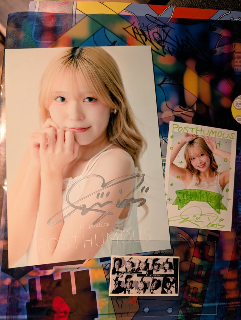 guardians013's tweet photo. めるちゃん出演の劇団あさごはん終幕後は即実家近くまで戻ってきて、
そこで観たのはこれ✒️📖🎞️
#藤井美音 ちゃんがゲスト出演の
#Miプロ の芝居×talk show
「#POSTHUMOUS」

でね、まじでスゴかった😆
40分程の会話劇だったのだが役者陣の芝居のクオリティまじ鳥肌もん😆👏👏👏
スゲぇ役者がｱﾚだけ集まっての会話劇って本当凄い😆
まぁまだ今夜も明日もあるので皆まで言わないけどとにかく良かった😆

であんなすっごい役者陣に混ざっての美音ちゃんの芝居がこれまた最高🎀

いやいや今回の役は美音ちゃんの象徴マークを「🎀」って付けづらくなるほどの役でどっちかっていうと「💋」とか「💄」とか「💅」のほうが合ってるかも😅ｗ

あっ美音ちゃんはゲストだから今日一本限りだし役なら言ってもいいかも😊

その役は「ホステスで文豪の愛人で超文才能力保有者」って感じ💖😅

すごいよ美音ちゃん👍👍👍👏👏👏
あぁいう役の美音ちゃん初めて観たけど声のトーンとかセリフ表現とかまじで凄くてﾎﾝﾄ美音ちゃんの実年齢以上のザ・愛人が素敵すぎた😆😆😆

んでさらに終幕後のトークショーの時の美音ちゃんが、当然だけど素の可愛い可愛い美音ちゃんに戻っててそのギャップたるやもう💖💖💖
そりゃあもうオッサンみんなｱﾚにはイチコロだ🥰ｗ

んでね、演者陣の中には男性役者で大好きな #ヲサダコージ さんもいてそのヲサダさんも美音ちゃんにデレッデレだったのが笑った🤣
でもそんなヲサダさんもﾎﾝﾄさすがだった👏👏👏

そして初めましての #音野暁 さん✨️
藍ちゃんから「音さん音さん」ってずっと聞いてきたのだが今日やっとご挨拶できた😊
音さんもスゴかった😆
いやいやまたまた良すぎる男性役者さんに出会ってしまった😁

でその藍ちゃんもぐーーぜん観に来ていてすぐ隣に席に座ってくれたのがもうミラクルファンタジー💙💙💙ｗｗｗ

超神推しと一緒に超神推しの芝居観るってホントに最高で最幸なひとときだなぁ💙🎀🥰😆😆😆

ってことでこのあとまたヒキワライ行くしかない✊💙ってなってるんだけど、OPEN時間まであと3時間…
どーやって過ごそう…😓ｗ