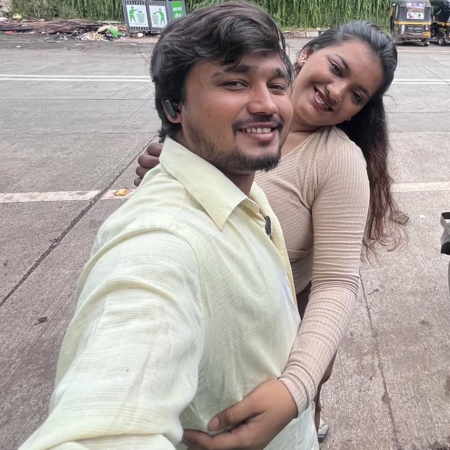 Kaavya_official's tweet photo. Another couple started Road show video 🥵🤤 https://t.co/Vyl0hFjUwO