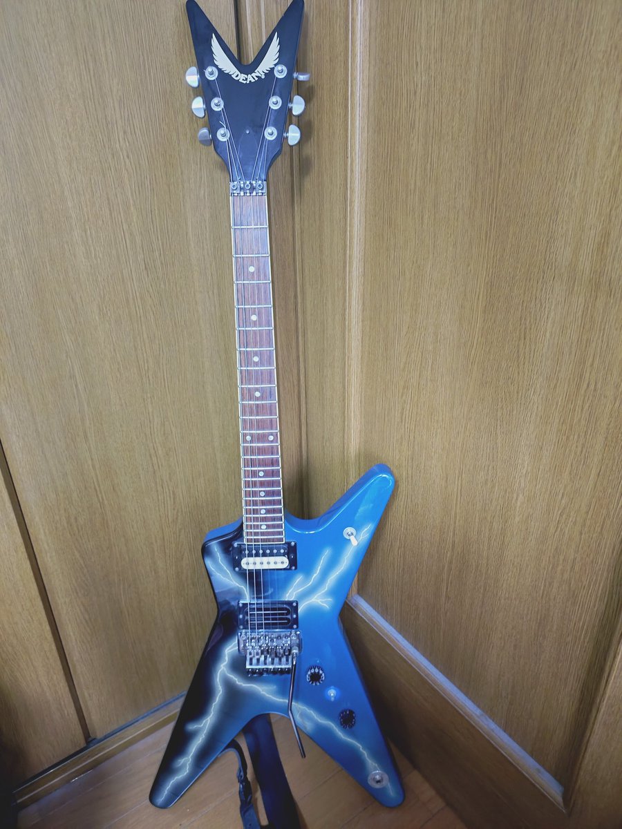 seiginea's tweet photo. ギター弦交換
新品は気持ちいいね https://t.co/6fmlNKpGib