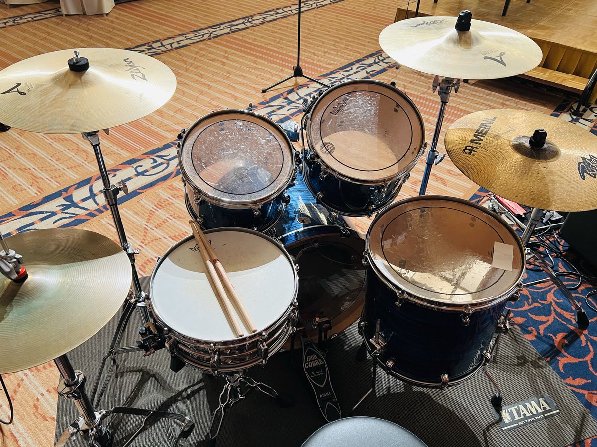 LongdenDrums's tweet photo. 久しぶりのバンド出演はやっぱり楽しいや
しかもおめでたい場での演奏
感動で何回も泣きそうになったけど、何とか耐えたぞ😣
今日はサイコー✊ https://t.co/x3zTsYyq31