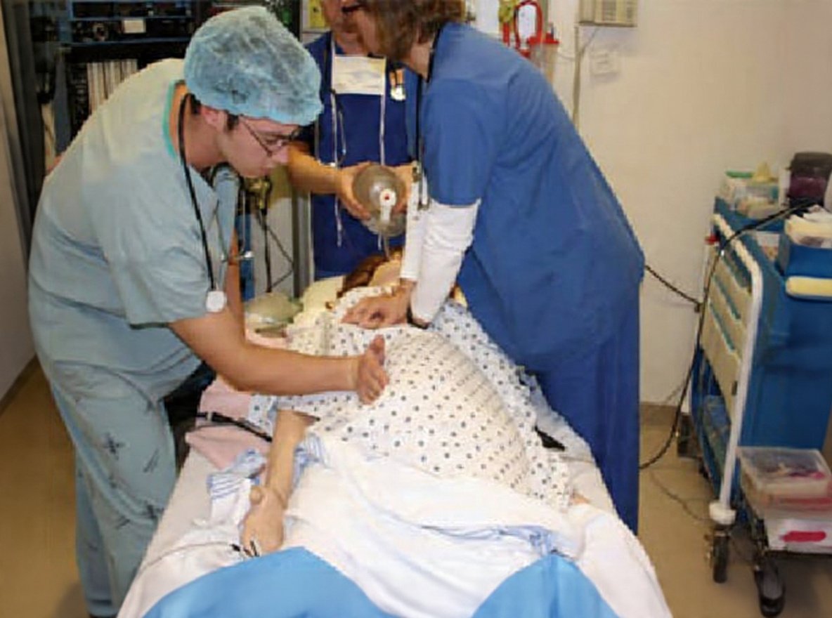 Lauren2Dr's tweet photo. 90% get this wrong 👇
A woman collapses after delivery with heavy bleeding.
BP 80/50, HR 130.
What is the FIRST life-saving step?
A. Oxytocin
B. IV fluids
C. Uterine massage
D. Blood transfusion
#MedTwitter #MedicalQuiz #FOAMed #MedEd #USMLE #PLAB #MRCP #MedStudents #DoctorsOfTwitter #ClinicalPearls #Pharmacology #ExamPrep
