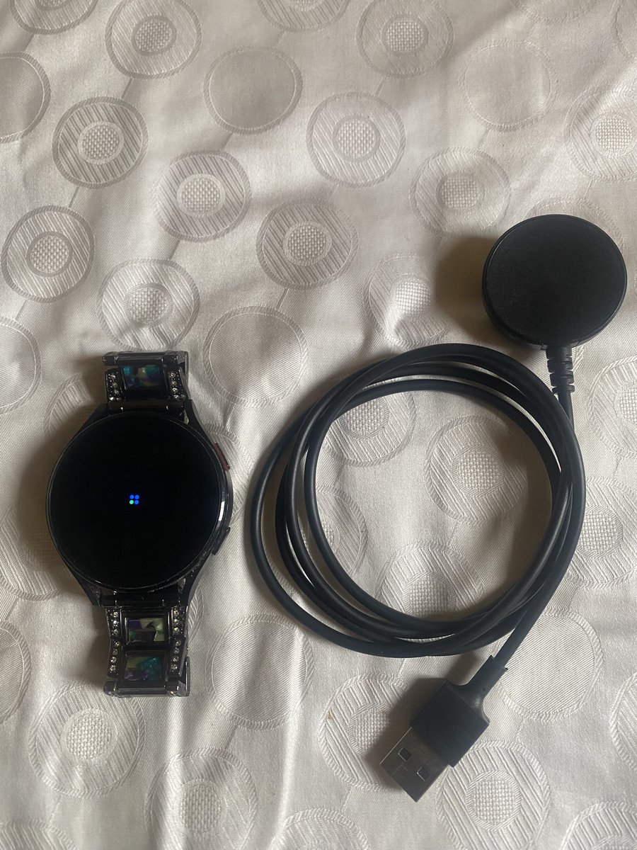 thereal_gbebs's tweet photo. this is a clean new open box samsung galaxy watch 4. LTE/GPS 44MM with a free screen protector case of your choice.
Price - 180,000
Cape Verde Olodo #OBSIDIANRANK1 Peller First Lady Carl Round of 32 Stake https://t.co/DThm7xEgmV