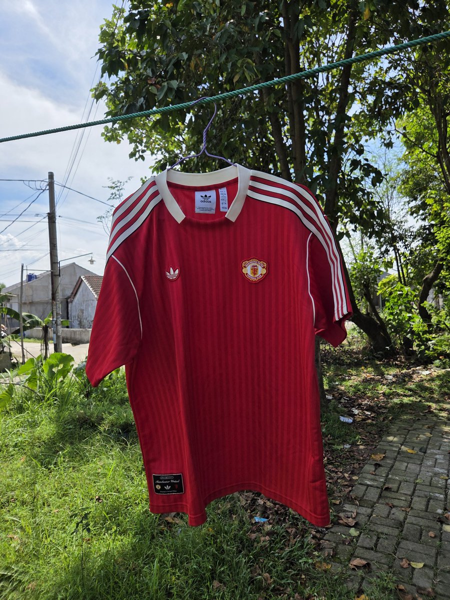 Ardanowski21's tweet photo. Izin tag @Jerseyforum

Izin ya admin
WTS!!

1. Jersey MU TERRACE ICON SERIES
Used
Size M (Oversize Cutting)
900k

2. Jersey AJAX AMSTERDAM AWAY 25/26
BNWT
Size M EU (73x54cm)
1.200k

3. Jersey ENGLAND HOME 2024
USED, NNS ORI
Size M EU
1000k

Terima Kasih
#jersey4sale https://t.co/GFhlajUC0e