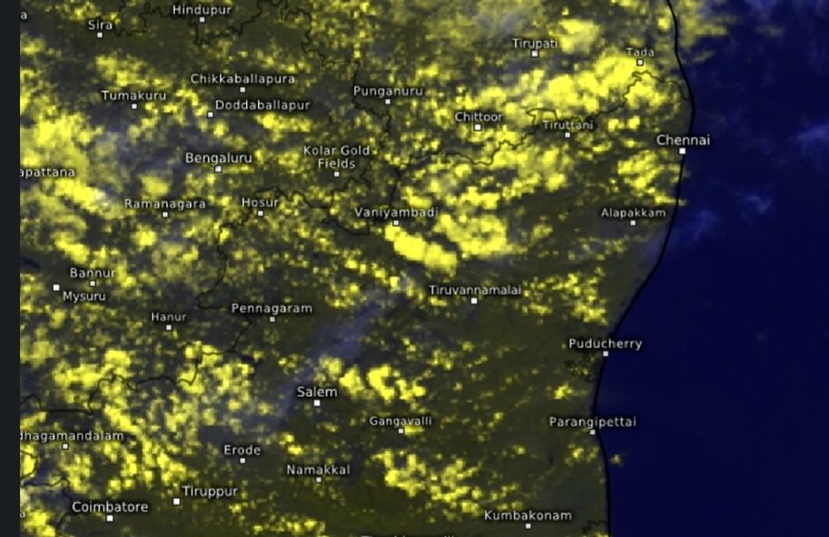 Evkwf_18's tweet photo. 🔴 Nice Convergence seen over KTCC belt and also conditions looks favourable for Evening/Night Thunderstorms with clear skies today. Good chances for Rains today and Let's hope for Widespread action tonight. 

#Chennai #ChennaiRains #Thunderstorms #TNRains https://t.co/yH3XlYdZur