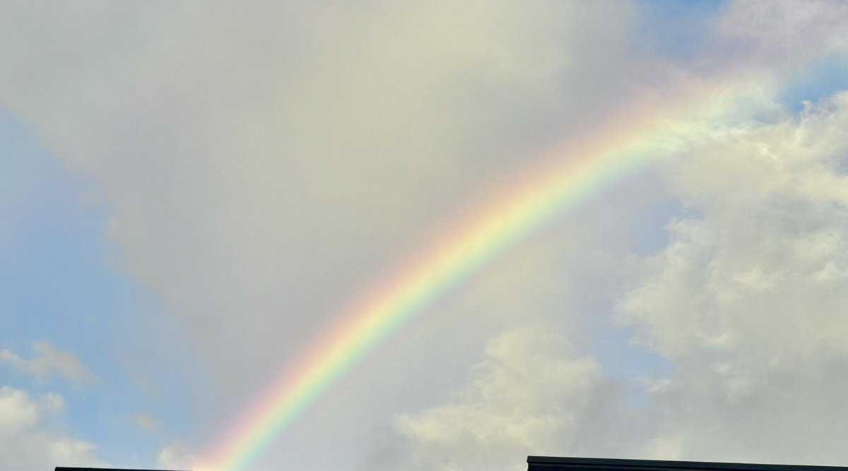 game_karuta's tweet photo. さっき空に虹かかってた🌈
しかもうっすら上にもダブルで虹かかってた😊 https://t.co/6H3MOxhtzo