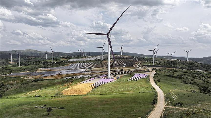 aa_finans's tweet photo. ⚡️ Türkiye'de dün günlük bazda 1 milyon 101 bin 591 megavatsaat elektrik üretildi, tüketim ise 1 milyon 96 bin 188 megavatsaat oldu

🌊Üretimde ilk sırada yüzde 23,3 payla barajlı hidroelektrik santralleri yer aldı 

 🔗https://t.co/poyOEUitWN https://t.co/HtcFkOUniw