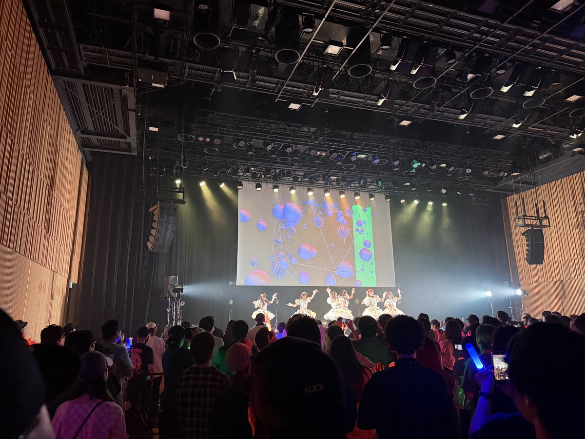 rauto_m's tweet photo. 𝐋𝐮𝐦𝐢𝐞́𝐭𝐨𝐢𝐥𝐞さんのデビューライブ『まだ名もない星たちへ』を観に行かせていただきました！

大切な一歩となるデビュー曲を担当させていただけたことを大変光栄に思います！

今後のご活躍も楽しみにしてます🔥

#𝐋𝐮𝐦𝐢𝐞́𝐭𝐨𝐢𝐥𝐞 https://t.co/br6FpiyW0a