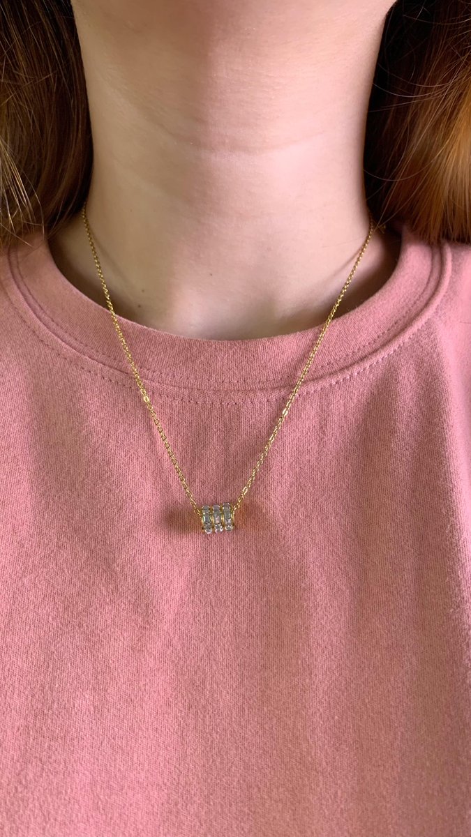 diarylullaaa's tweet photo. cewe cewe cantikk di dunia ini wajib punya kalung titanium anti karat minimal 1🥹🫰🏻🩷 https://t.co/1NqCw3z8aB