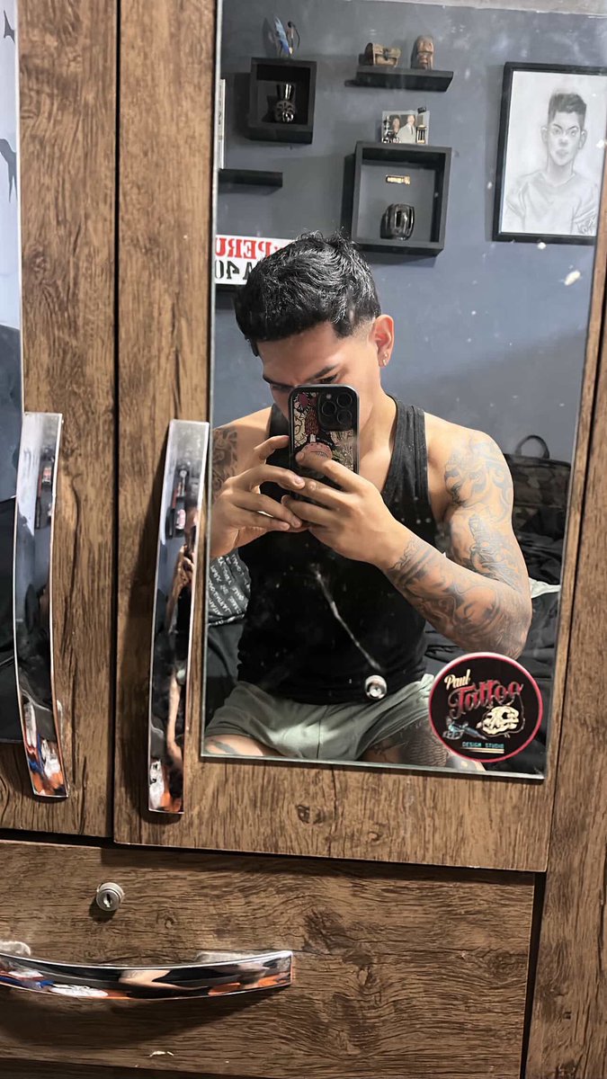 HeterosEngana1's tweet photo. Hetero tatuado uff https://t.co/E42V7uoadU