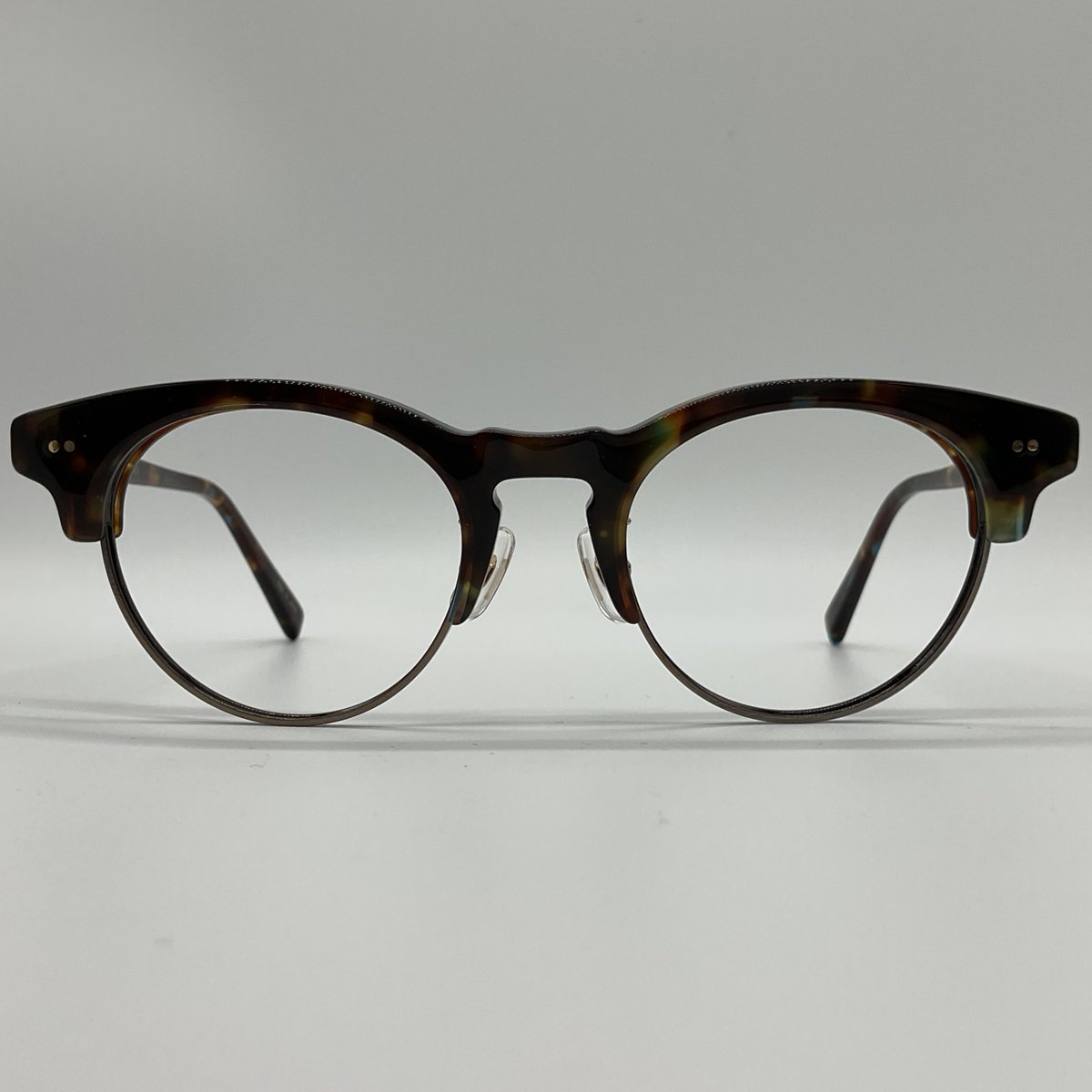 glasses21067's tweet photo. 商品紹介 HAND MADE ITEMS
モデル H-3101
通常よりインパクトのある前枠が大人な感じを醸し出し、肌になじむそんな逸品
#メガネ #眼鏡 #日系眼鏡 #madeinjapan #Handmadeitem #glasses #JapaneseEyewear #Sabae #JAPAN #GlitterglassesGLOW #VintageshopBull #opticalstyle #sunglasses https://t.co/aeL0eaeOzO