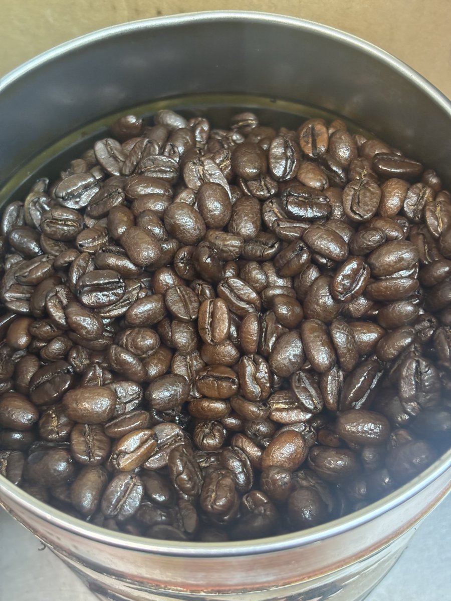 KoshienCoffee's tweet photo. コーヒーは、眠気を覚ますためだけの飲み物ではありません。

朝の気持ちを整え、忙しい毎日にホッとひと息。
そんな豊かな時間を、自家焙煎の一杯とともに。

☕️ 香りで日常を豊かにする自家焙煎店
Koshien Coffee Roasters https://t.co/AKqSSROGbt