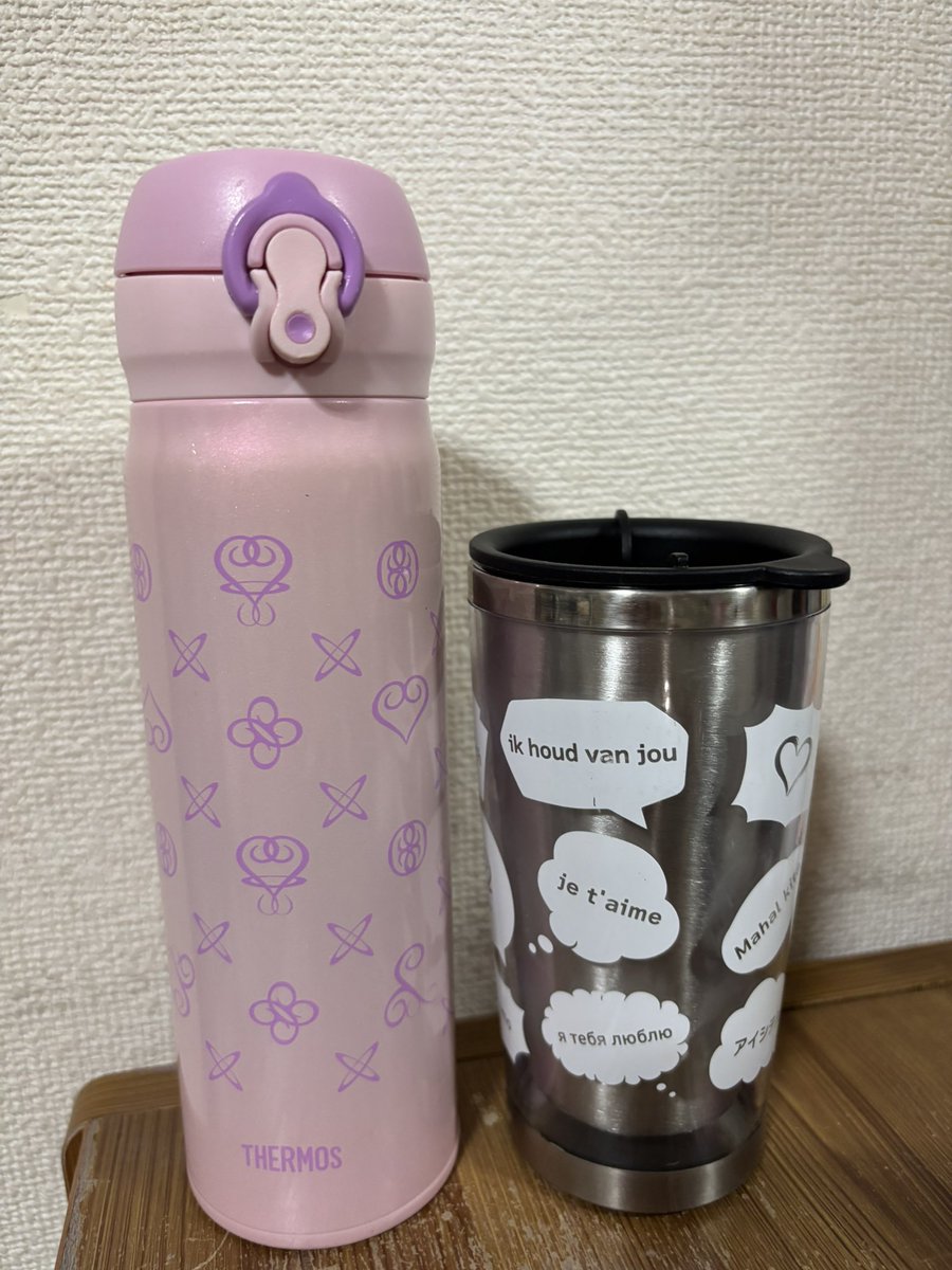 happa099676's tweet photo. お気に入りの水筒とタンブラー。
いつだかのF F限定グッズのサーモスの水筒。
そして、いつだかのツアーグッズのタンブラー。
結構前のグッズなんだけど、未だに現役。長く使えるって素敵💓
フミヤさんありがとう🩷
#藤井フミヤ
#FF https://t.co/4WRFNDwHDu