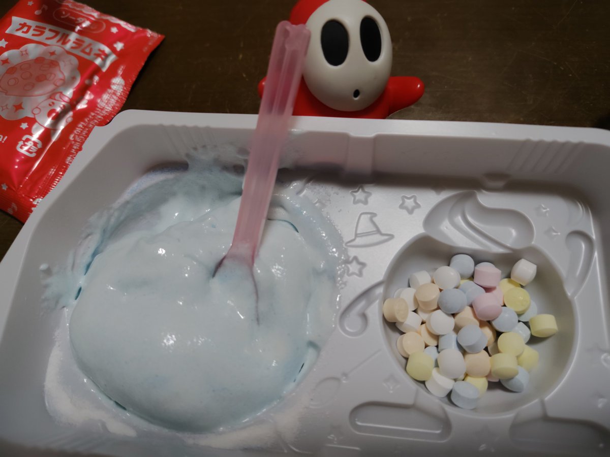 rainroader's tweet photo. からの〜
ねるねるねるね
(まだ食べるんかい！)
甘い(甘い) https://t.co/TxlV58nAmG