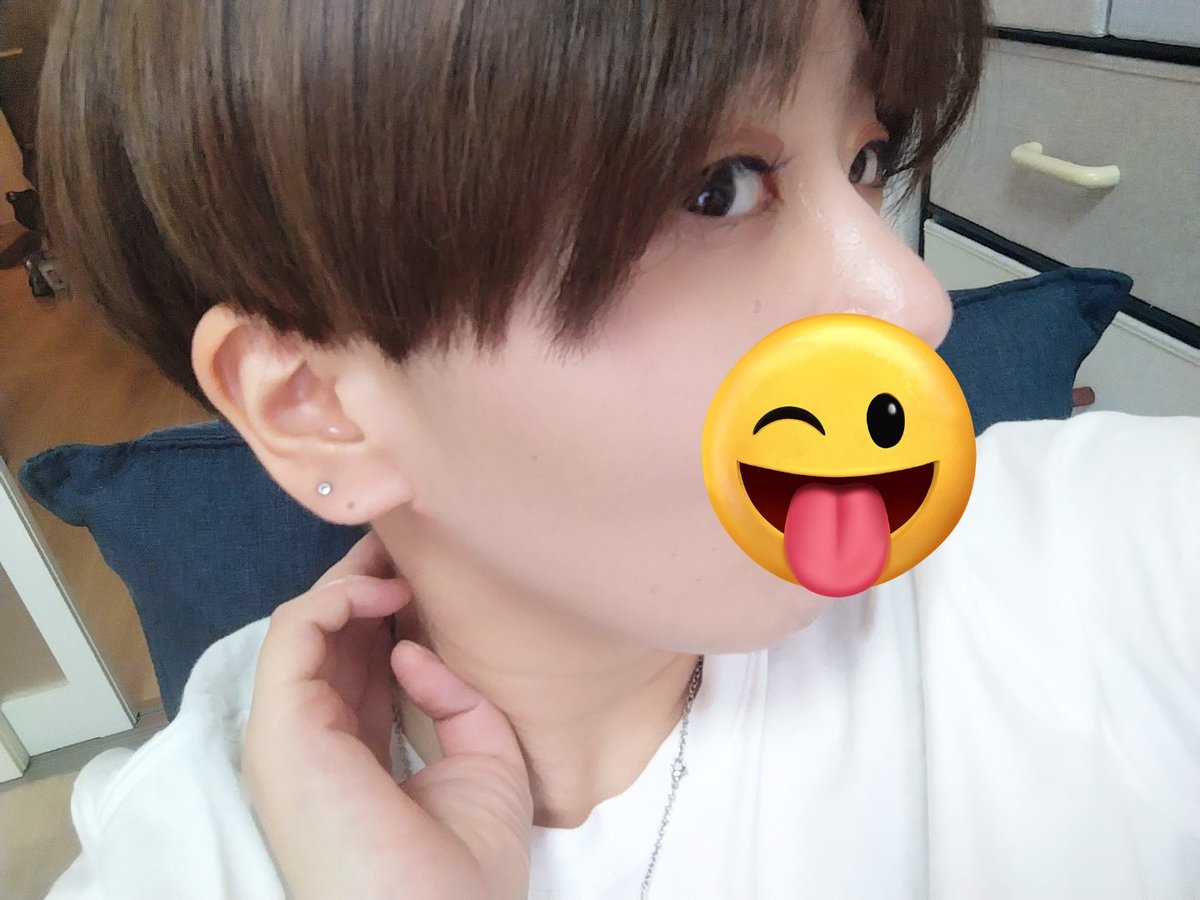 STUDIO3080's tweet photo. まーた髪の毛短くなりました
よし、デカイピアス付けよう https://t.co/nn2fQPZtFc
