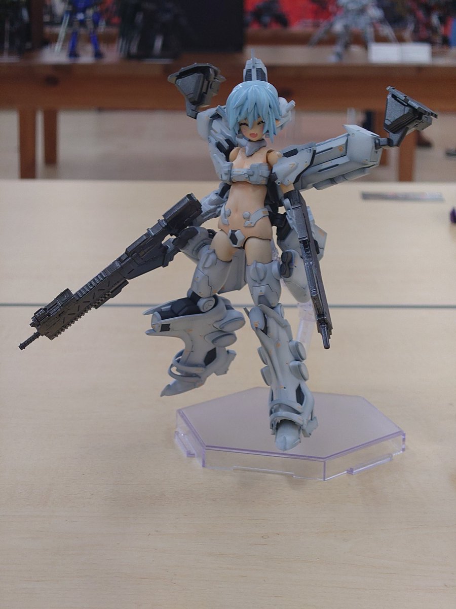 archi_krytron's tweet photo. ４系・５系・６系で展示
ちょっとずつ進化出来てるかな？
#アーマード・コア
#ACガール https://t.co/V2kfNyk9Vo