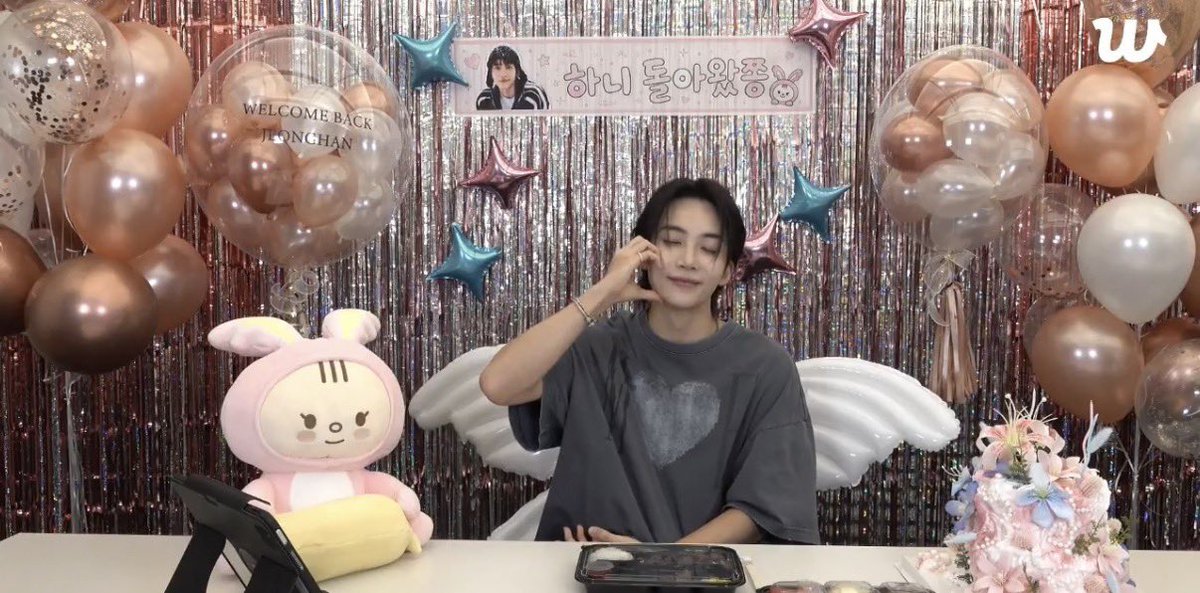 hani_1004carat's tweet photo. 260625 하니돌아왔쫑 라방
.
.
.
.
.
시작하자마자 하니해 갈기는거.. ㄱㅇㅇ https://t.co/mY4VsRSxvg