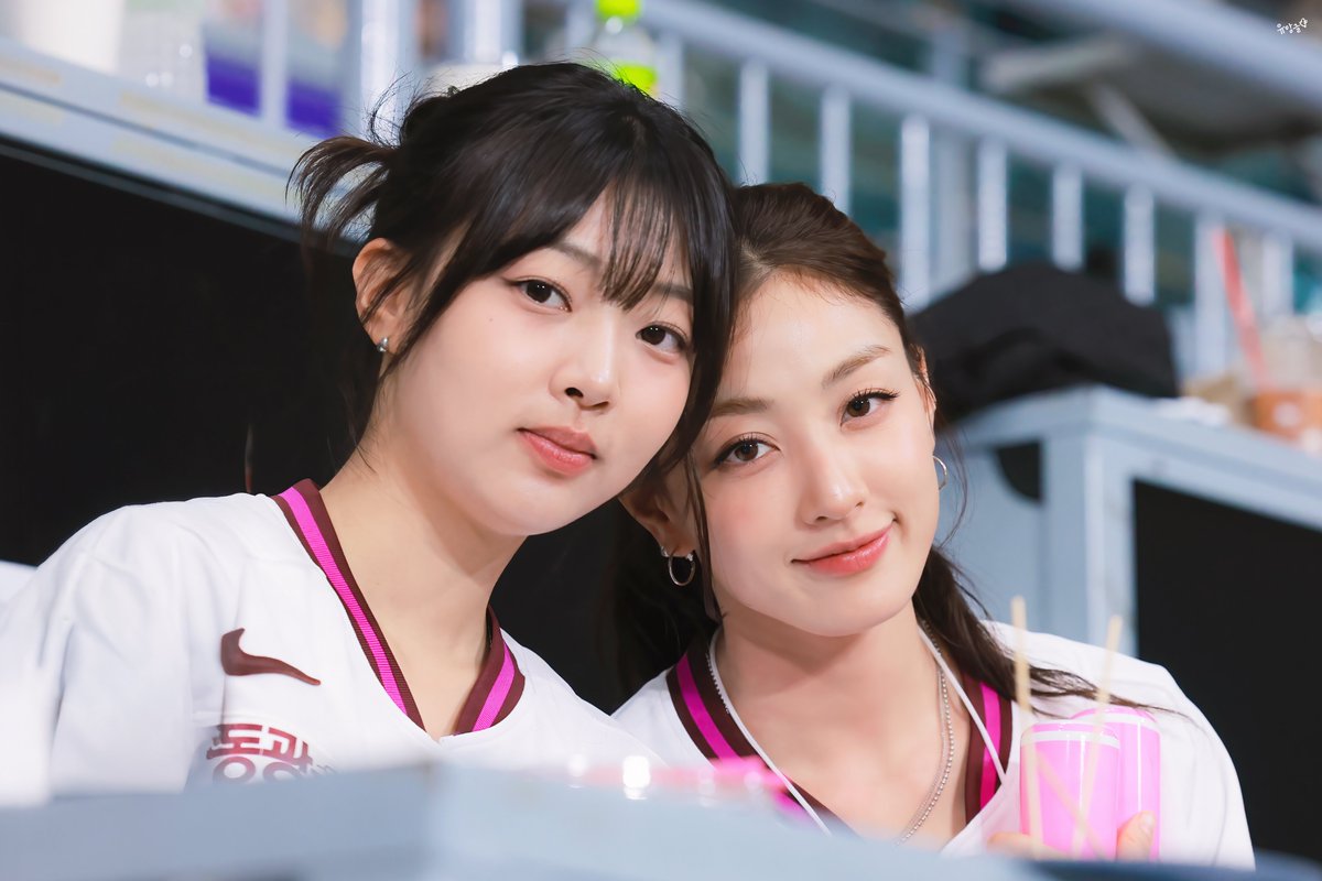 YuangleJYJH's tweet photo. 260621

" 👩‍👧🧡 "

#TWICE #트와이스 #トゥワイス #지효 #JIHYO #ジヒョ #이하음 https://t.co/s6yUuYVqq0