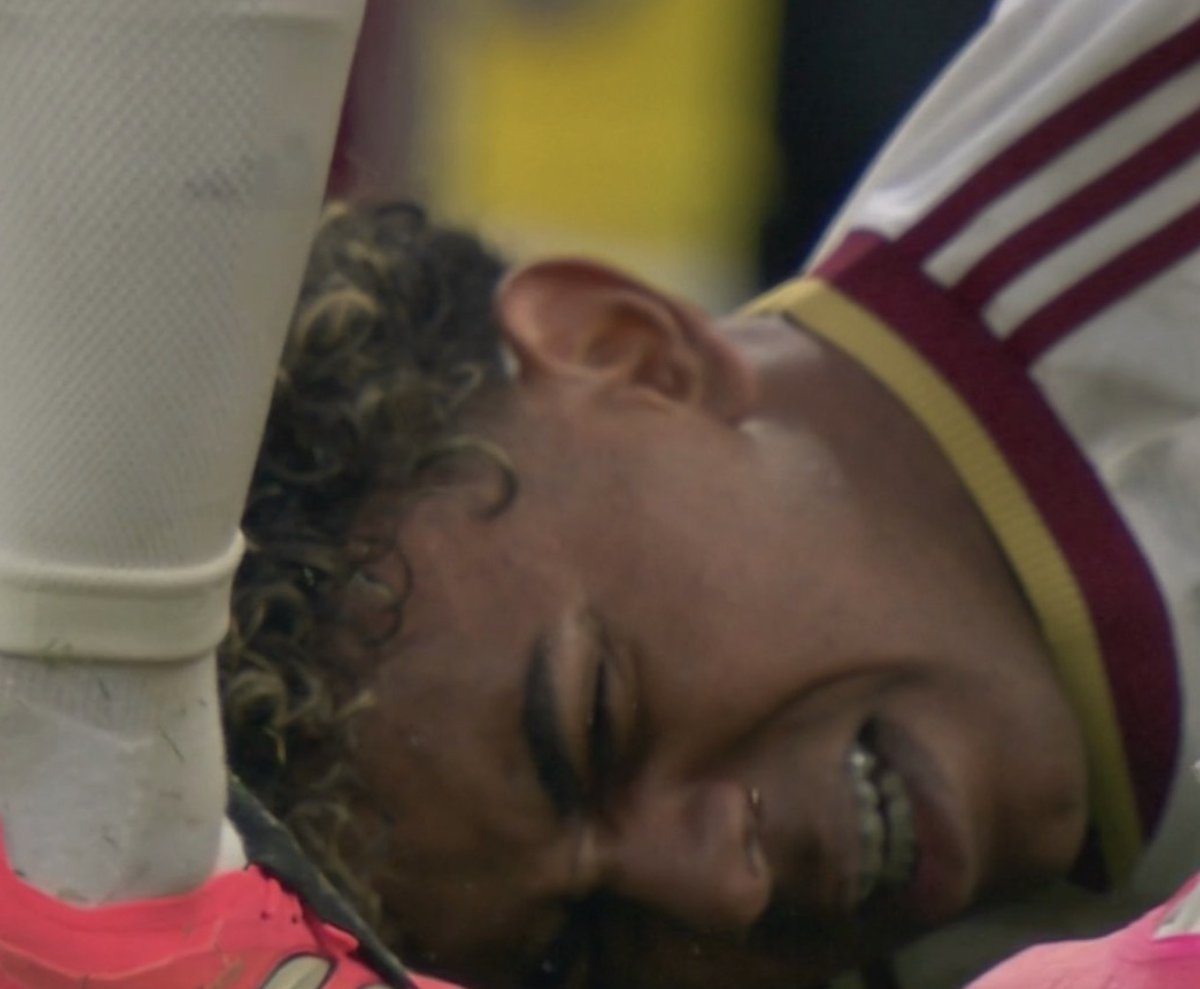 Footballpreacha's tweet photo. @itsSh0la It's not easy to be Cristiano 😢 https://t.co/VSRkIpzzgY