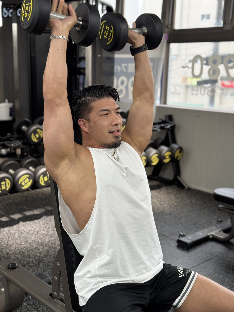 Weggy_Fit's tweet photo. 最近の肩トレはハイボリューム！！
おかげで肩がパンパン😤🤙
どんどんデカくしていくぜ！！ https://t.co/y0lL3TBAMp