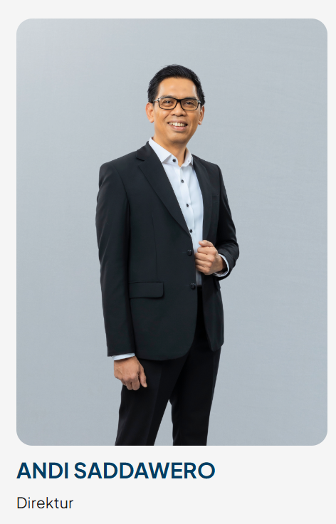 dimarsasongko98's tweet photo. TubanPetro, BUMN petrokimia. Saham negara: 95,9%.

a. Komisaris Utama Tio Serepina Siahaan:
→ PNS aktif Kemenkeu (Kabiro Hukum Setjen)
→ Sudah masuk daftar 39 pejabat Kemenkeu rangkap jabatan (FITRA, 2023)
→ Dulu Komisaris Utama Geo Dipa Energi . sekarang Komisaris Utama TubanPetro
→ Masalahnya tidak selesai. Hanya pindah meja.

b. Komisaris Rahayu Puspasari:
→ PNS aktif: Direktur PNBP SDA & Kekayaan Negara Dipisahkan, DJA Kemenkeu
→ Tugasnya: mengawasi penerimaan negara dari sektor migas & petrokimia
→ Bisnisnya TubanPetro: migas & petrokimia
→ Pengawas sektornya, duduk di kursi perusahaan yang diawasinya.

c. Direktur Andi Saddawero:
→ Direktur TubanPetro (holding) + Komisaris TPPI (anak usaha)
→ Yang mengawasi, diawasi oleh dirinya sendiri.

Januari 2025: 38 pejabat Kemenkeu rangkap jabatan dilaporkan ke KPK.

Dugaan pelanggaran: UU Pelayanan Publik Pasal 17 & UU BUMN Pasal 33.

Sampai hari ini: tidak ada yang dicopot.

Kalau pola ini sudah dilaporkan ke KPK, dikritik FITRA, dan disorot media ,tapi jajaran komisarisnya tetap wajah-wajah yang sama dalam baju yang berbeda, 

siapa sebenarnya yang sistem ini lindungi?