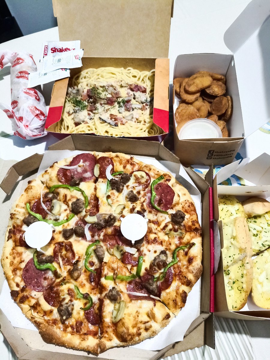 Lenz0819's tweet photo. Since Shakey's just opened right outside our village yesterday, kailangan ma try ang mga laps nila na parang first time nga rin at bilang PARAYAW ngani.๐๐๐
Ampagmayaman maski humin ana makan!
Mirindal tamu! ๐คค๐ป๐
#Shakeys #FoodTrip #FirstTimeFeels #WorthEveryBite #PizzaLover https://t.co/NfcCJnZnha