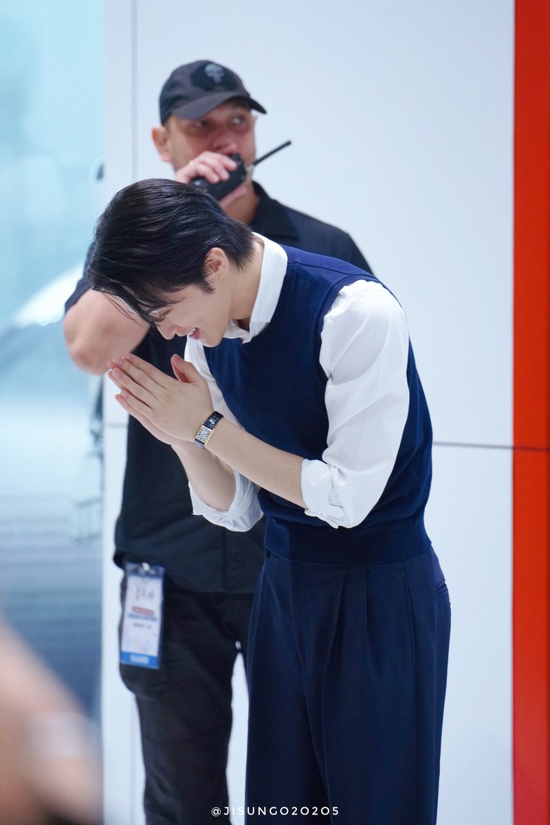 merlynsie's tweet photo. ท่านชายมาร์คทักทายพสนิกรมาก อ่อนน้อมอะ https://t.co/5kfywePLyI