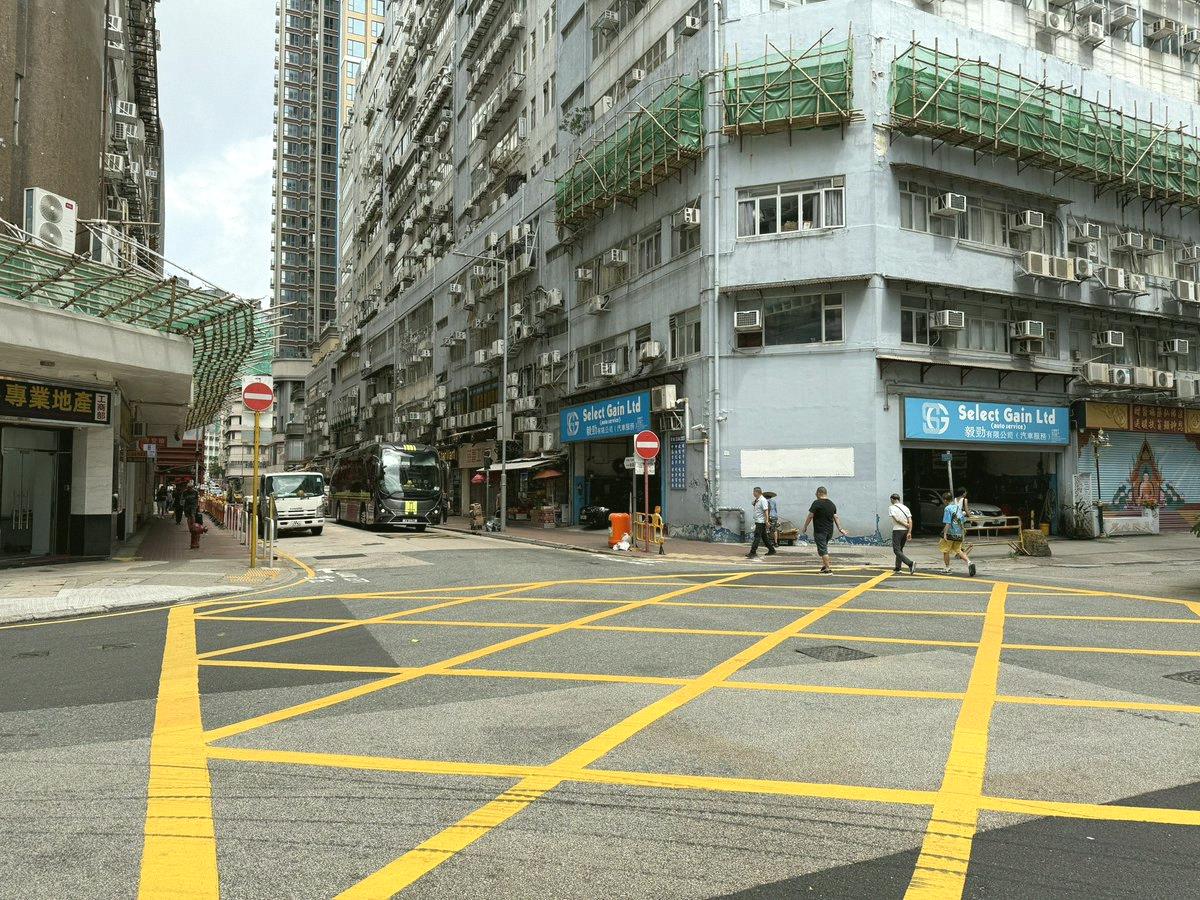 b0922410315's tweet photo. 今次嚟香港其中一個目的就係去Focal Industrial Center。呢棟大廈入面有好多細間嘅貴金屬提煉廠，世界各地嘅黃金都會運到呢度，然後再從呢度送去日本。今次靠啲關係，聽到咗好多內幕嘢。 https://t.co/VggVj3Fopx