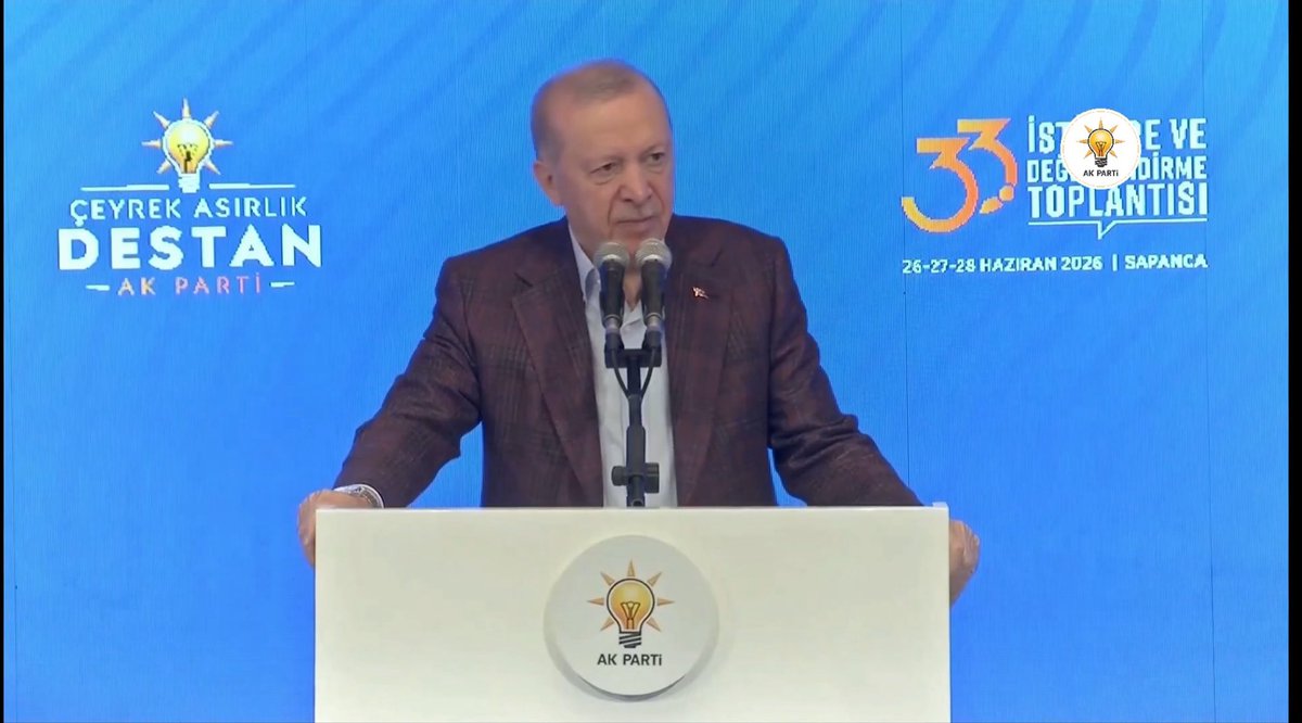 emrepasaoglu's tweet photo. AK Parti 33. İstişare ve Değerlendirme Toplantısı AK Parti Genel Başkanı ve Cumhurbaşkanı Sayın Recep Tayyip Erdoğan’ın konuşmaları ile başladı. 

@RTErdogan 
@RSKatircioglu https://t.co/epZ8Txylwr