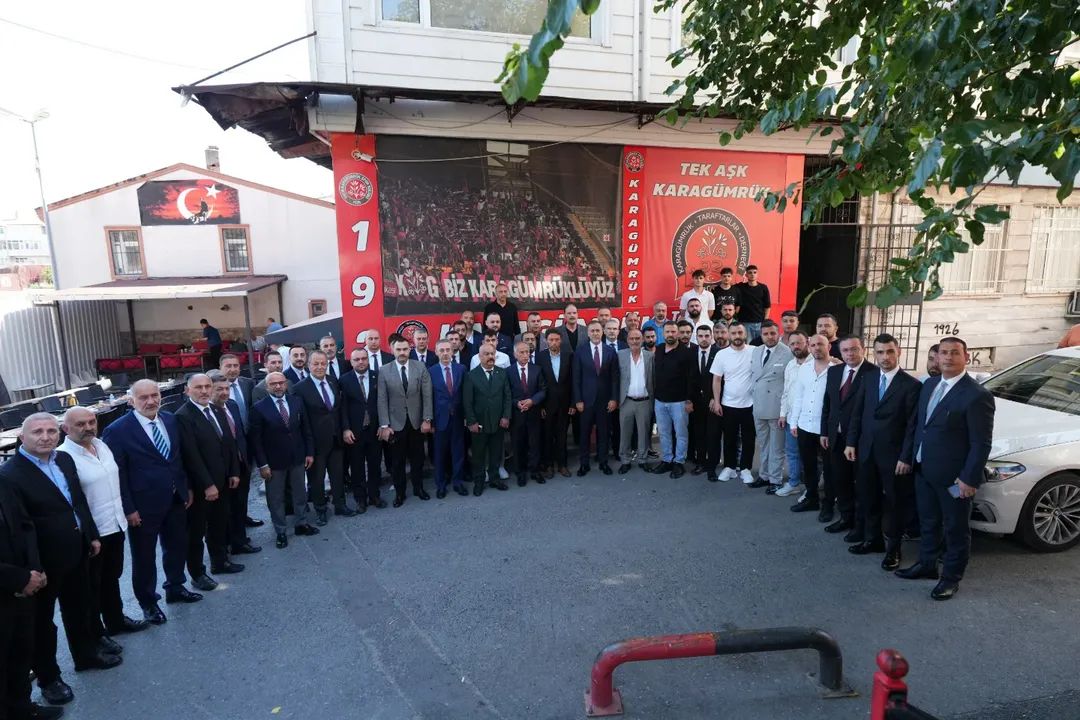 karagumruk_fan's tweet photo. Karagümrük Taraftarlar Derneğimizi ziyaret eden MHP İstanbul İl Başkanımız Sayın Volkan Yılmaz'a, beraberindeki kıymetli heyete ve semtimizin büyüklerinden Sayın İhsan Barutçu Reis'e nazik ziyaretleri için teşekkür ediyor, hoş geldiniz diyor; ayaklarına sağlık diliyoruz. https://t.co/fNPICE7AA0
