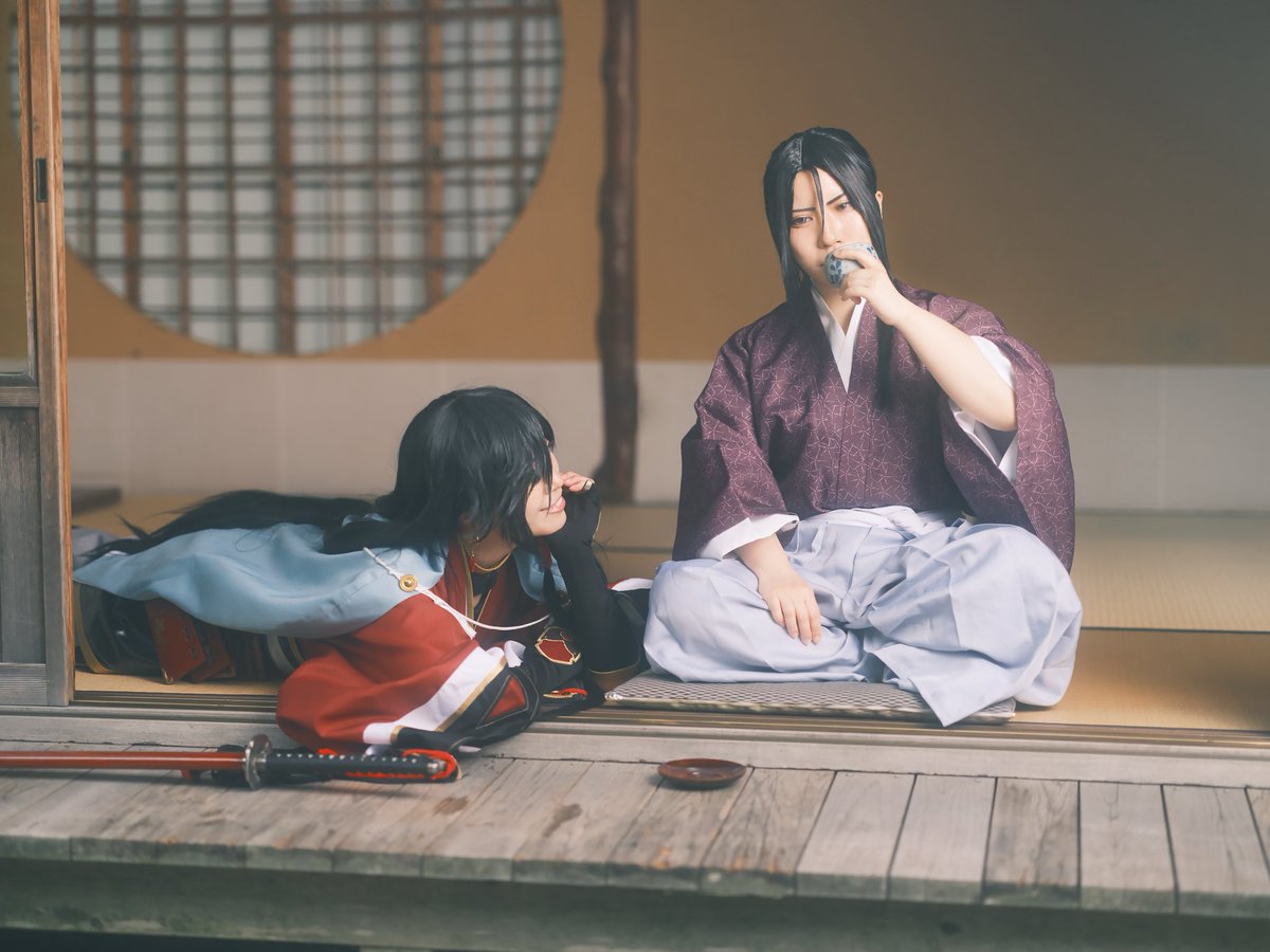 Asahi54357905's tweet photo. Cosplay / 薄桜鬼/刀剣乱舞/⚠︎クロスオーバー

土方歳三　　縁紫
和泉守兼定　Asahi
photo / カメラのむー

┈┈┈┈┈┈┈┈┈┈
オレの大好きな主なんだぜ https://t.co/YyV0V2Aolr